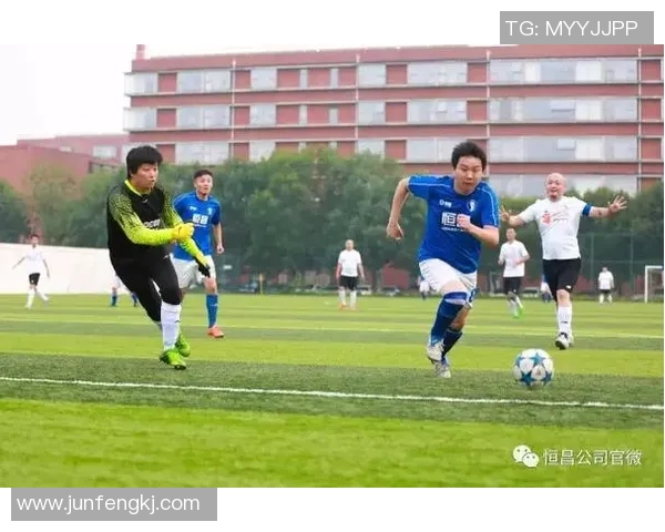 南京足球队以81分领跑邀请赛积分榜展现强劲实力